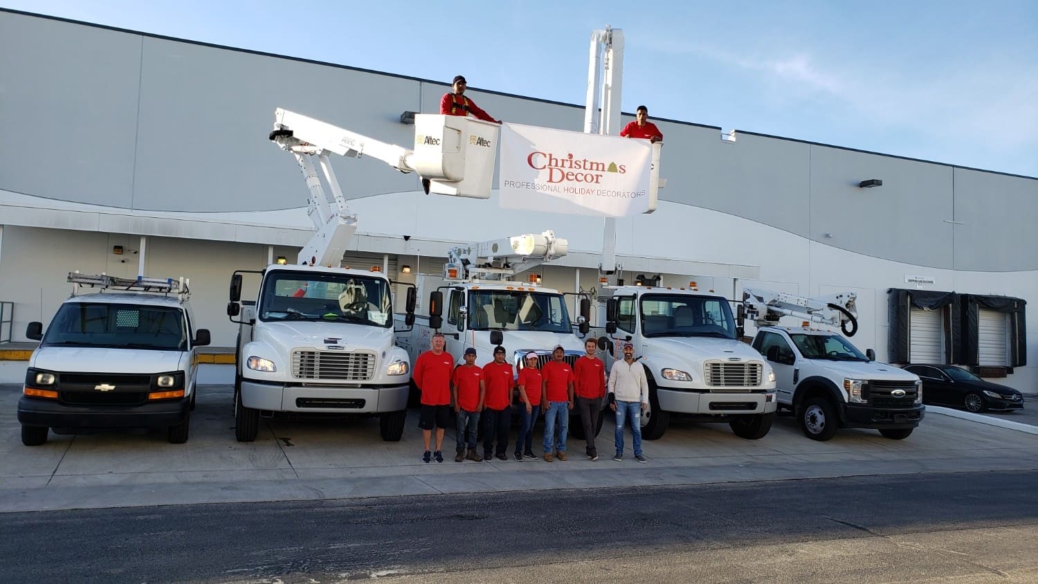 Christmas Decor Boynton Beach holiday lighting installation team with bucket trucks